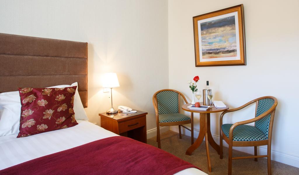 The Clonakilty Hotel Extérieur photo
