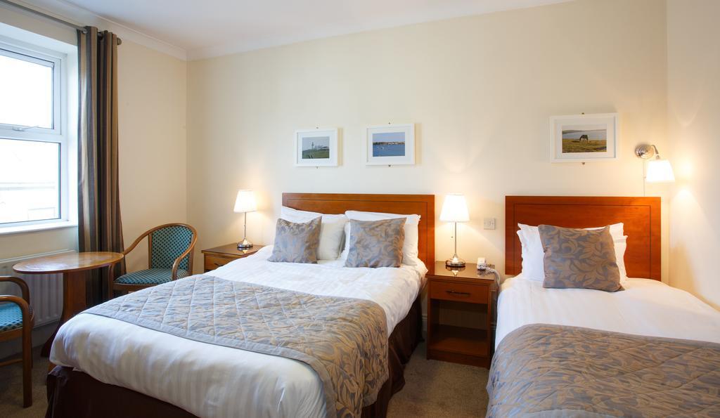 The Clonakilty Hotel Extérieur photo