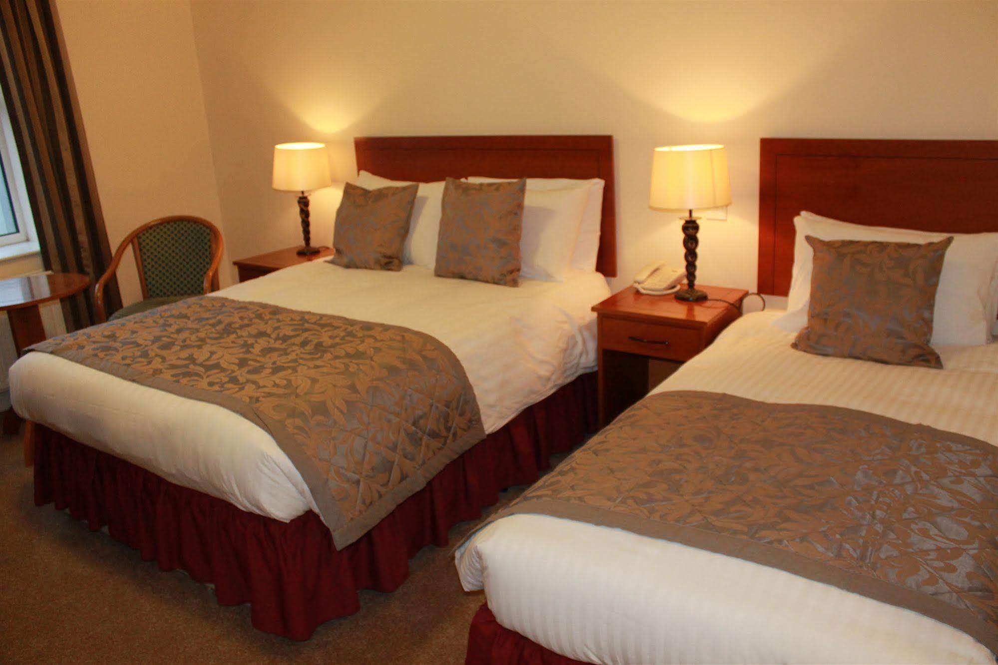 The Clonakilty Hotel Extérieur photo